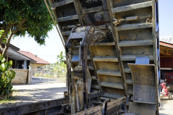 ขายรถดั๊ม isuzu npr 115แรง เปลี่ยนเครื่องเป็น 130แรง 6เกียร์