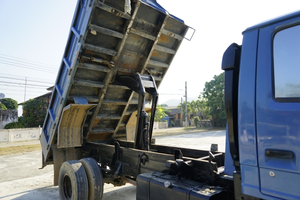 ขายรถดั๊ม isuzu npr 115แรง เปลี่ยนเครื่องเป็น 130แรง 6เกียร์