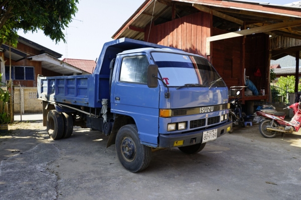 ขายรถดั๊ม isuzu npr 115แรง เปลี่ยนเครื่องเป็น 130แรง 6เกียร์
