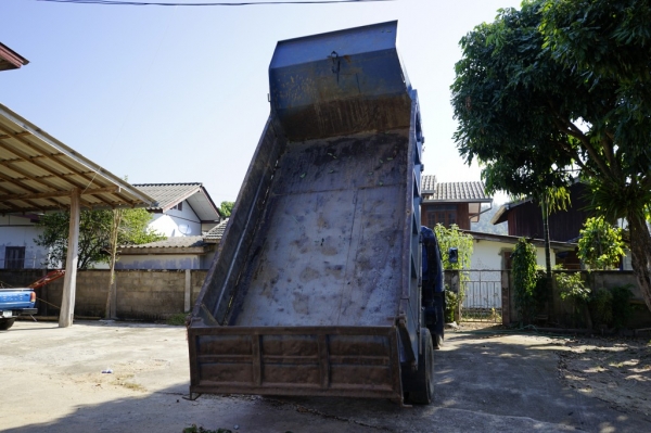 ขายรถดั๊ม isuzu npr 115แรง เปลี่ยนเครื่องเป็น 130แรง 6เกียร์