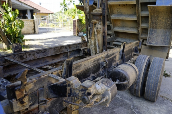 ขายรถดั๊ม isuzu npr 115แรง เปลี่ยนเครื่องเป็น 130แรง 6เกียร์