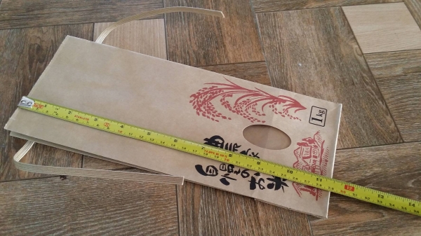 ถุงบรรจุข้าวสาร สินค้ามือ 1 สามารถบรรจุข้าวสารได้ 1 Kg. ปากถุงมีเชือกสำหรับผูกปากถุง