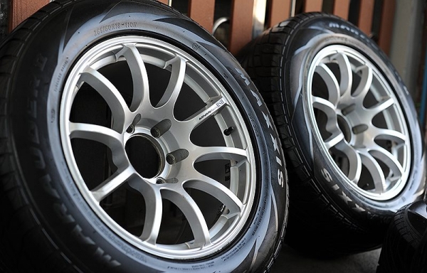 ล้อ ADVAN RS 18 6 รู พร้อมยาง