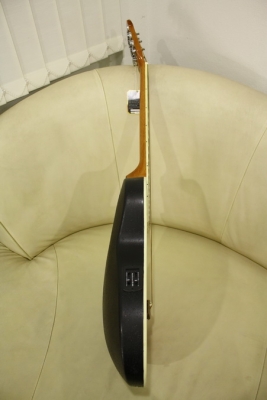 กีต้าร์โปร่งหลังเต่าไฟฟ้าฉลุ Vivid 38 นิ้ว รุ่น OV-53C สีซันเบิร์ส ของใหม่ หน้าเงาสวยมาก