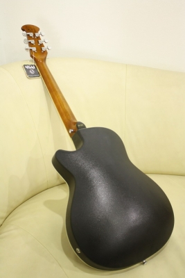 กีต้าร์โปร่งหลังเต่าไฟฟ้าฉลุ Vivid 38 นิ้ว รุ่น OV-53C สีดำ ของใหม่ หน้าเงาสวยมาก