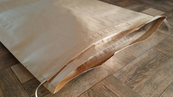 ถุงบรรจุข้าวสาร สินค้ามือ 1 สามารถบรรจุข้าวสารได้ 30 Kg. ปากถุงมีเชือกสำหรับผูกปากถุง