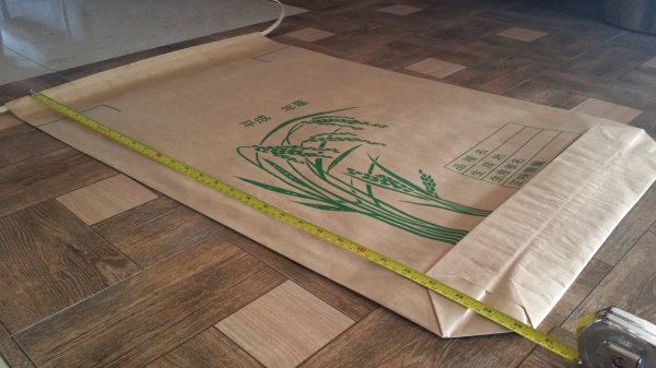 ถุงบรรจุข้าวสาร สินค้ามือ 1 สามารถบรรจุข้าวสารได้ 30 Kg. ปากถุงมีเชือกสำหรับผูกปากถุง