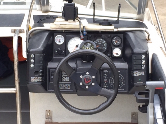 ปิคการขายครับ    เปิดกรุ  เรือBayliner Capri มีเคบิ้น ขนาด20ฟุต เทรเลอร์นอก.เครื่องยามาฮ่า140 สองจังหวะออกห้างวัชรมารีน ใช้งานไม่ถึง100ชม...ราคา295000