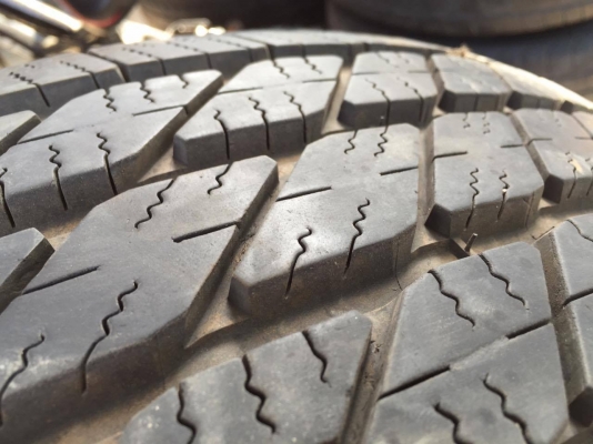 ขายล้อแม็กฟอจูนเนอร์พร้อมยางขอบ17 ยางมิชลิน 265/65/17 ปี 13 ยางดอกลึก ใช้งานได้อีกนาน พร้อมน็อตล้อ ขายล้อแม็กฟอจูนเนอร์พร้อมยางขอบ17 ยางมิชลิน 265/65/17 ปี 13 ยางดอกลึก ใช้งานได้อีกนาน พร้อมน็อตล้อ