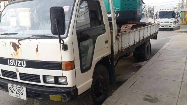 ขาย6ล้อNPR วางเครื่อง120แรงม้า