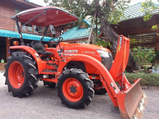 คูโบต้า L3608 4 WD พร้อมใบมีดตราช้าง ทำงาน 725 ชั่วโมง เล่มพร้อม จด ธ.ค.2556