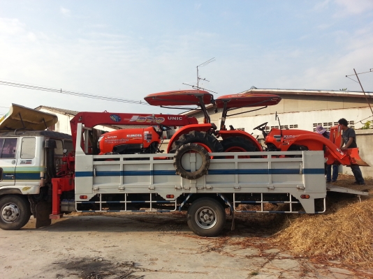 คูโบต้า L3608 4 WD พร้อมใบมีดตราช้าง ทำงาน 725 ชั่วโมง เล่มพร้อม จด ธ.ค.2556