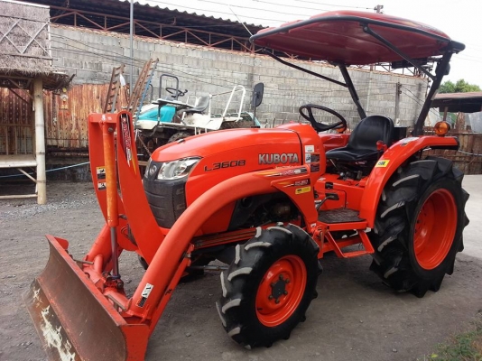 คูโบต้า L3608 4 WD พร้อมใบมีดตราช้าง ทำงาน 725 ชั่วโมง เล่มพร้อม จด ธ.ค.2556