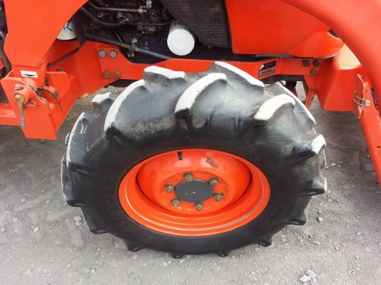 คูโบต้า L3608 4 WD พร้อมใบมีดตราช้าง ทำงาน 725 ชั่วโมง เล่มพร้อม จด ธ.ค.2556