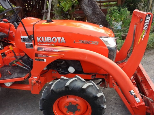 คูโบต้า L3608 4 WD พร้อมใบมีดตราช้าง ทำงาน 725 ชั่วโมง เล่มพร้อม จด ธ.ค.2556