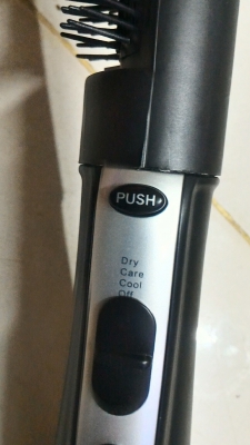 หวีเป่าลมร้อน FUKAI พร้อมดูแลเส้นผมด้วยการปล่อยระบบ ION เลือกเป่าลมร้อนหรือเย็นได้เลย