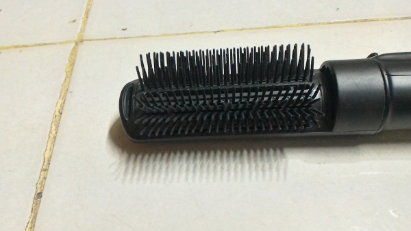 หวีเป่าลมร้อน FUKAI พร้อมดูแลเส้นผมด้วยการปล่อยระบบ ION เลือกเป่าลมร้อนหรือเย็นได้เลย