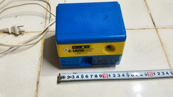 กบเหลาดินสอไฟฟ้า C- LAND  ตัวสีฟ้าเหลือง แค่เสียบดินสอเครื่องจะเหลาดินสอเอง  เลือกรูปแบบการเหลาออกมาได้หลายแบบ  ใข้ไฟ 100 V.