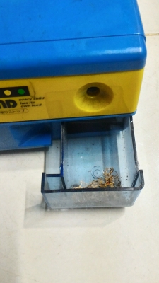 กบเหลาดินสอไฟฟ้า C- LAND  ตัวสีฟ้าเหลือง แค่เสียบดินสอเครื่องจะเหลาดินสอเอง  เลือกรูปแบบการเหลาออกมาได้หลายแบบ  ใข้ไฟ 100 V.