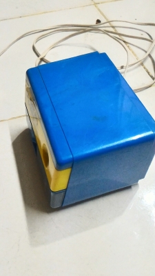 กบเหลาดินสอไฟฟ้า C- LAND  ตัวสีฟ้าเหลือง แค่เสียบดินสอเครื่องจะเหลาดินสอเอง  เลือกรูปแบบการเหลาออกมาได้หลายแบบ  ใข้ไฟ 100 V.