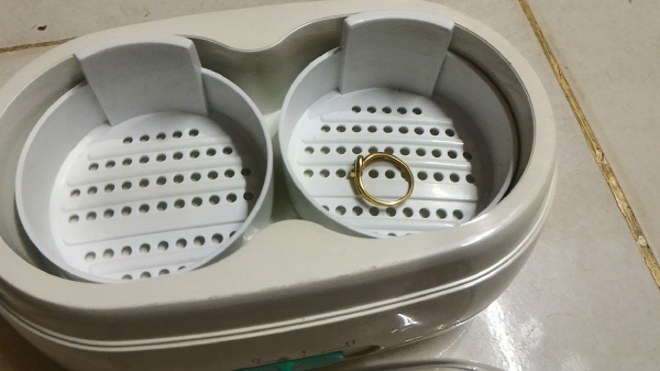 เครื่องสั่นล้างเครื่องประดับต่างๆ มีระดับการสั่นสองระดับ ล้างได้ทุกอย่างเช่น แว่นตา สร้อย แหวน นาฬิกา