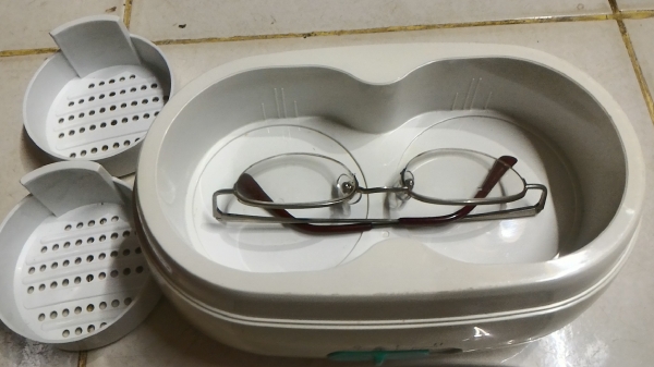 เครื่องสั่นล้างเครื่องประดับต่างๆ มีระดับการสั่นสองระดับ ล้างได้ทุกอย่างเช่น แว่นตา สร้อย แหวน นาฬิกา