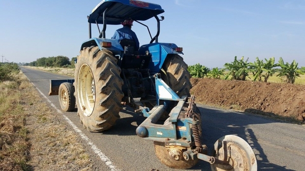 ขายรถไถFORD6640 1เพลาสภาพเก่านอก2ปี เอกสารใบอินวอยซ์ ใบดันหน้า ผานหลัง เครื่องแน่น ขายรถไถFORD6640 1เพลาสภาพเก่านอก2ปี เอกสารใบอินวอยซ์ ใบดันหน้า ผานหลัง เครื่องแน่น