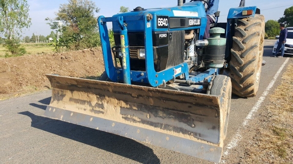 ขายรถไถFORD6640 1เพลาสภาพเก่านอก2ปี เอกสารใบอินวอยซ์ ใบดันหน้า ผานหลัง เครื่องแน่น ขายรถไถFORD6640 1เพลาสภาพเก่านอก2ปี เอกสารใบอินวอยซ์ ใบดันหน้า ผานหลัง เครื่องแน่น