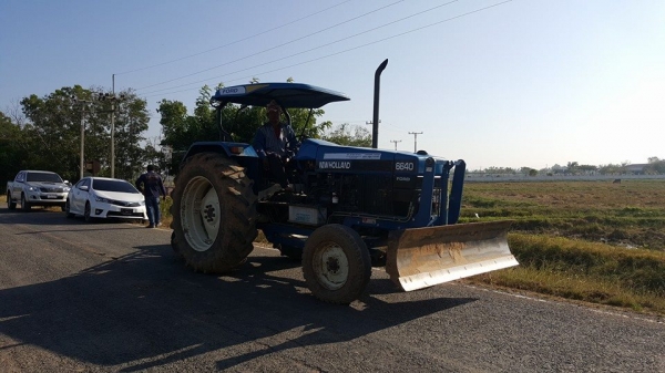 ขายรถไถFORD6640 1เพลาสภาพเก่านอก2ปี เอกสารใบอินวอยซ์ ใบดันหน้า ผานหลัง เครื่องแน่น ขายรถไถFORD6640 1เพลาสภาพเก่านอก2ปี เอกสารใบอินวอยซ์ ใบดันหน้า ผานหลัง เครื่องแน่น