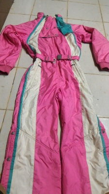 ชุดคุมกันหนาวกันลมทั้งตัวสีชมพู ยี่ห้อ DESCENTE เบอร์ L ใส่ขับรถมอเตอร์ไชค์ เล่นสกี สู้ความหนาวได้ดี