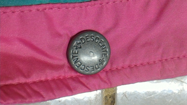 ชุดคุมกันหนาวกันลมทั้งตัวสีชมพู ยี่ห้อ DESCENTE เบอร์ L ใส่ขับรถมอเตอร์ไชค์ เล่นสกี สู้ความหนาวได้ดี