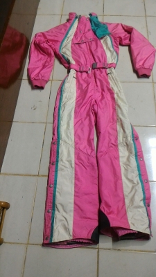 ชุดคุมกันหนาวกันลมทั้งตัวสีชมพู ยี่ห้อ DESCENTE เบอร์ L ใส่ขับรถมอเตอร์ไชค์ เล่นสกี สู้ความหนาวได้ดี