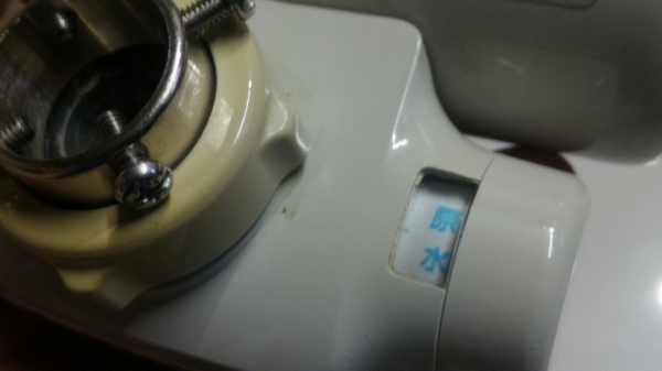 เครื่องกรองน้ำ National แบบยึดติดหัวก๊อกน้ำได้เลย ไม่ได้ใช้ไฟฟ้าเลือกแบบกรองหรือไม่กรองได้ อุปกรณ์ต่างๆครบ มีคู่มือวิธีการติดตั้งมาให้พร้อม