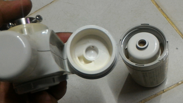 เครื่องกรองน้ำ National แบบยึดติดหัวก๊อกน้ำได้เลย ไม่ได้ใช้ไฟฟ้าเลือกแบบกรองหรือไม่กรองได้ อุปกรณ์ต่างๆครบ มีคู่มือวิธีการติดตั้งมาให้พร้อม