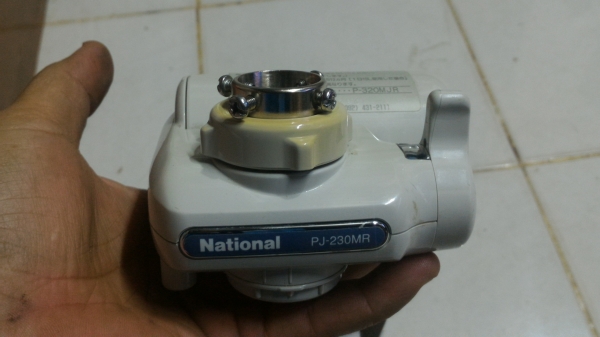 เครื่องกรองน้ำ National แบบยึดติดหัวก๊อกน้ำได้เลย ไม่ได้ใช้ไฟฟ้าเลือกแบบกรองหรือไม่กรองได้ อุปกรณ์ต่างๆครบ มีคู่มือวิธีการติดตั้งมาให้พร้อม