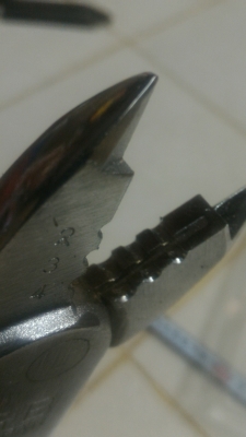 คีมตัดและปลอกสายไฟ G .B ของใหม่จากญี่ปุ่น ตัดได้คมมากตัวค่อนข้างใหญ่ ( มีตัวเดียว )