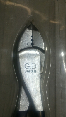 คีมตัดและปลอกสายไฟ G .B ของใหม่จากญี่ปุ่น ตัดได้คมมากตัวค่อนข้างใหญ่ ( มีตัวเดียว )