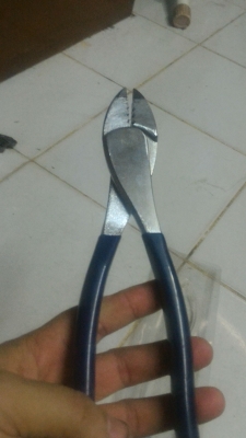 คีมตัดและปลอกสายไฟ G .B ของใหม่จากญี่ปุ่น ตัดได้คมมากตัวค่อนข้างใหญ่ ( มีตัวเดียว )