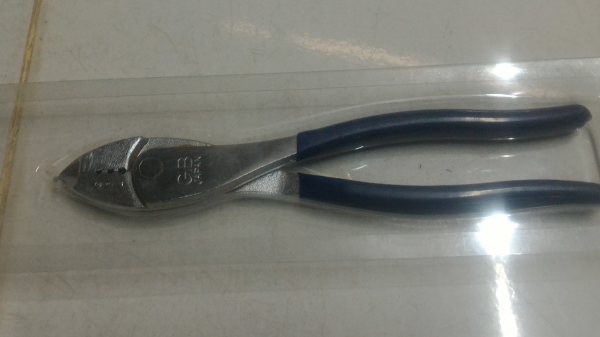 คีมตัดและปลอกสายไฟ G .B ของใหม่จากญี่ปุ่น ตัดได้คมมากตัวค่อนข้างใหญ่ ( มีตัวเดียว )