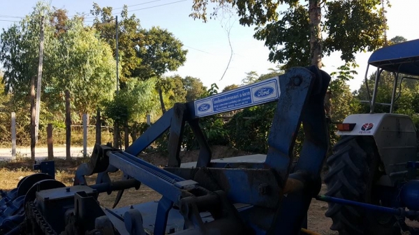 ขายรถเครื่องอัดฟาง สภาพดีพร้อมใช้งาน ต่อใช้ระบบปั่นได้เลยPTO ขายรถเครื่องอัดฟาง สภาพดีพร้อมใช้งาน ต่อใช้ระบบปั่นได้เลยPTO