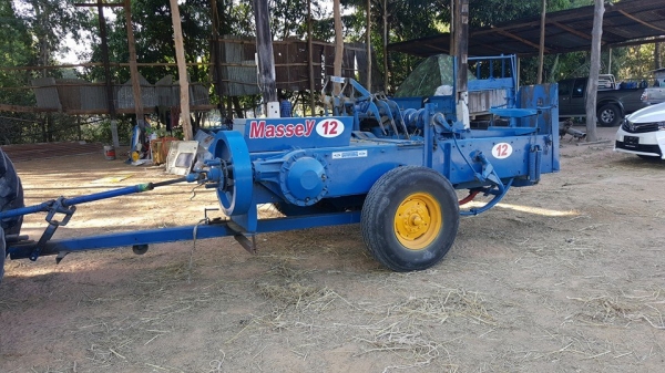 ขายรถเครื่องอัดฟาง สภาพดีพร้อมใช้งาน ต่อใช้ระบบปั่นได้เลยPTO