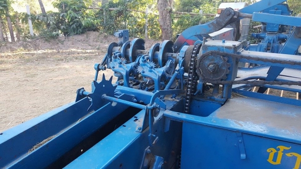 ขายรถเครื่องอัดฟาง สภาพดีพร้อมใช้งาน ต่อใช้ระบบปั่นได้เลยPTO ขายรถเครื่องอัดฟาง สภาพดีพร้อมใช้งาน ต่อใช้ระบบปั่นได้เลยPTO