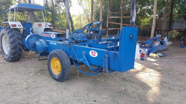 ขายรถเครื่องอัดฟาง สภาพดีพร้อมใช้งาน ต่อใช้ระบบปั่นได้เลยPTO ขายรถเครื่องอัดฟาง สภาพดีพร้อมใช้งาน ต่อใช้ระบบปั่นได้เลยPTO