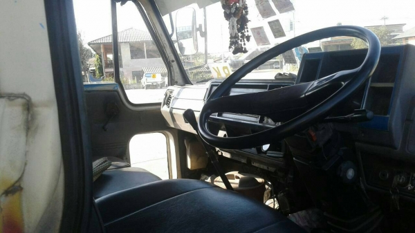 สิบล้อ อีซูซุ JCM 175เพาเดียว พ.เวอร์ ทิฟฟี ช่วงยาว6.20ม สภาพดีสวยเดิมๆกร้อมใช้ ทะเบียนภาษีเต็มปี59 พร้อมโอน