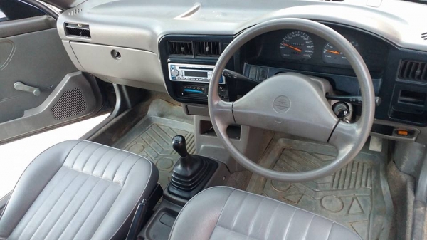 Nissan NV ปี37 Nissan NV ปี37