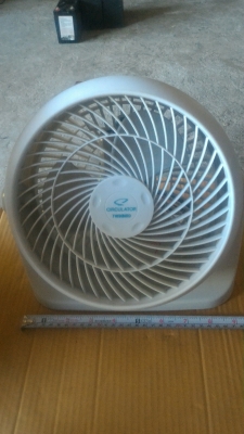 พัดลมแบบ CIRCULATOR ยี่ห้อ TWINBIRD  เส้นผ่าศูนย์กลาง 9 นิ้ว เป็นของใหม่