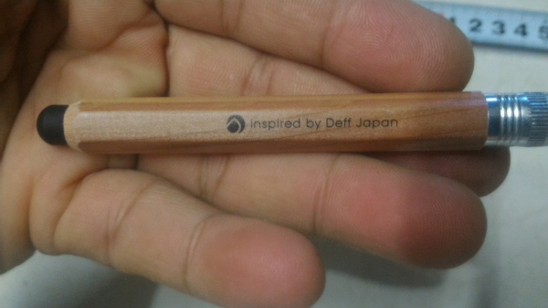 Touch Pencil อุปกรณ์แตะสัมผัสหน้าจอโทรศัพท์มือถือแทนการใช้นิ้วมือ ซึ่งบ้างที่นิ้วใหญ่ ( มี 30 อัน