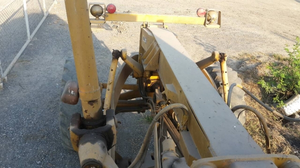 ขายรถเกรด MITSUBISHI MG300 เอกสารเล่มทะเบียน ราคา 900000