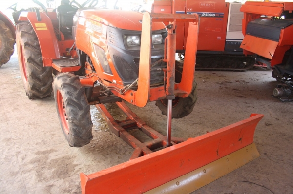 KIOTI  41 แรง พร้อมใบมีดหน้า ปี 2555