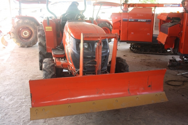 KIOTI  41 แรง พร้อมใบมีดหน้า ปี 2555